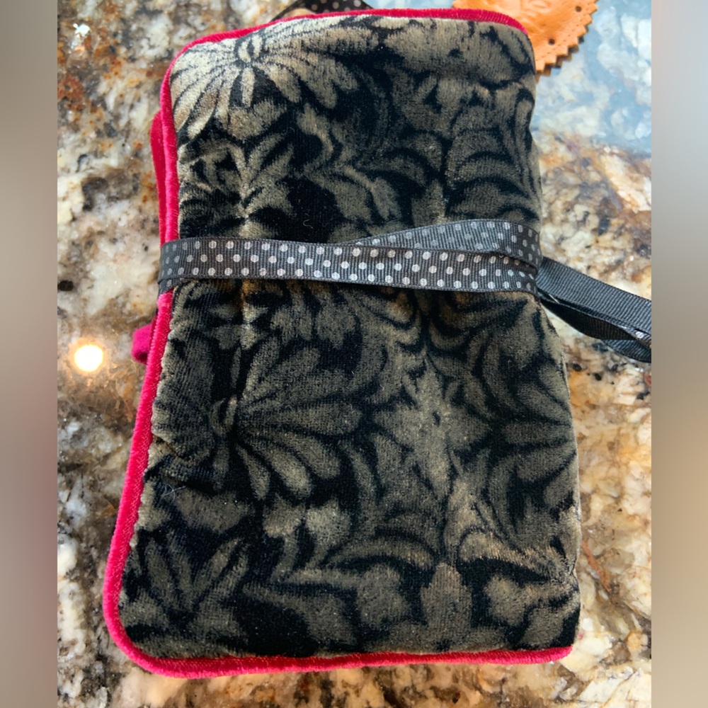 Goody Goody Beautiful “Jellyroll” Jewelry Pouch Holder - Picture 3 of 7